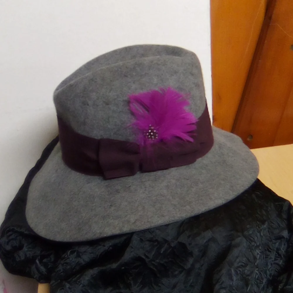Italian Wool Fedora Grey /purple gunia feather Accent - Picture 9 of 12